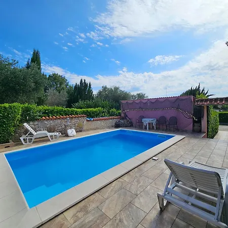 ヴィラ Kate, With A Private Swimming Pool And Garden