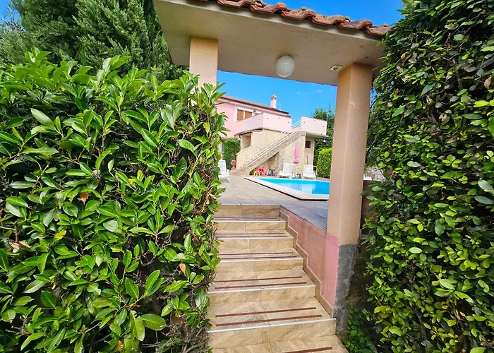 Kate, With A Private Swimming Pool And Garden * マリンスカ