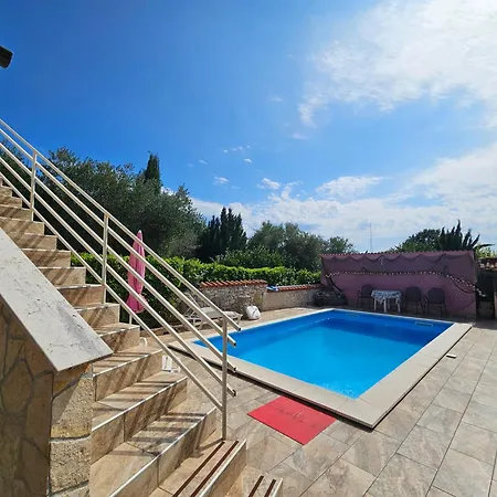 Villa Kate, With A Private Swimming Pool And Garden Malinska