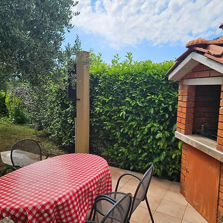 Kate, With A Private Swimming Pool And Garden مالينسكا