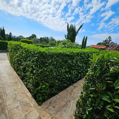 Kate, With A Private Swimming Pool And Garden