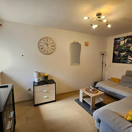 Kate, With A Private Swimming Pool And Garden مالينسكا