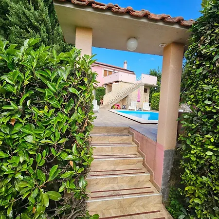 Kate, With A Private Swimming Pool And Garden * Malinska