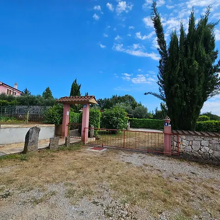 Kate, With A Private Swimming Pool And Garden