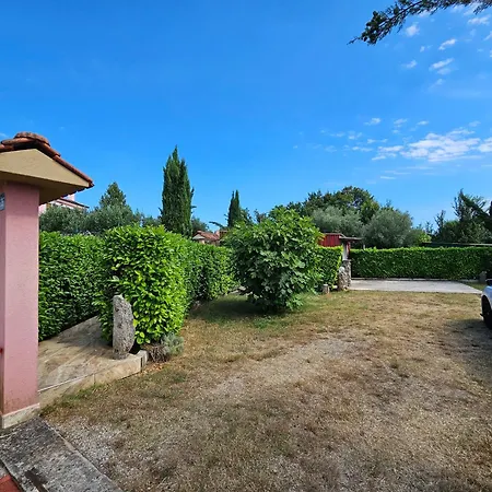 فيلة Kate, With A Private Swimming Pool And Garden