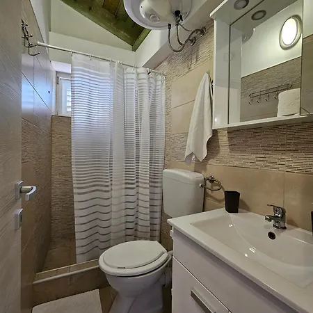 Kate, With A Private Swimming Pool And Garden فيلة