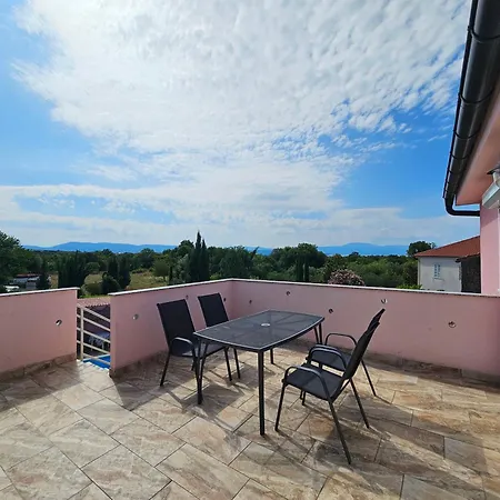 فيلة Kate, With A Private Swimming Pool And Garden *