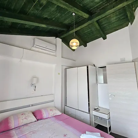 Kate, With A Private Swimming Pool And Garden * مالينسكا
