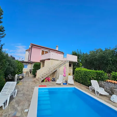 فيلة Kate, With A Private Swimming Pool And Garden *
