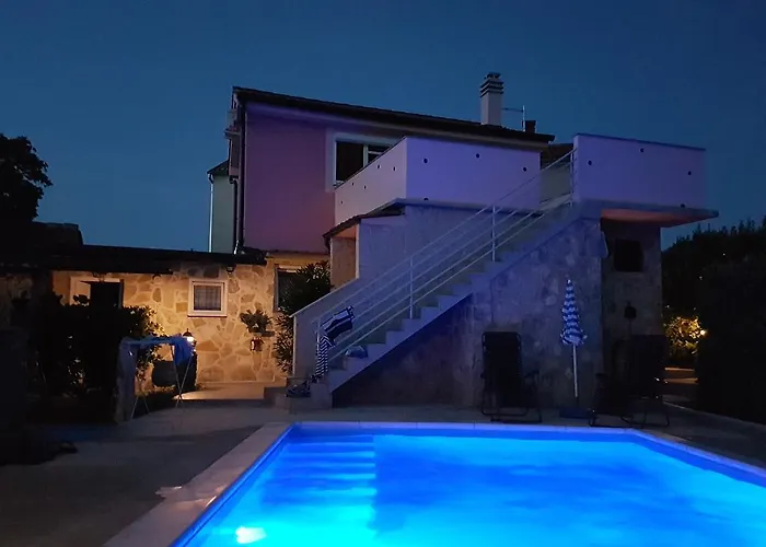 Kate, With A Private Swimming Pool And Garden 别墅 马林斯卡