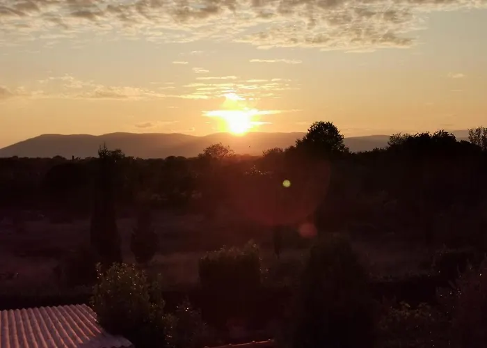 Kate, With A Private Swimming Pool And Garden * 马林斯卡