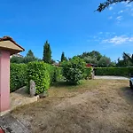 Willa Kate, With A Private Swimming Pool And Garden