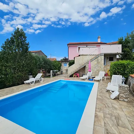 Kate, With A Private Swimming Pool And Garden Vilă Malinska