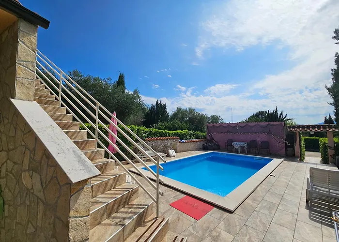 Vilă Kate, With A Private Swimming Pool And Garden Malinska