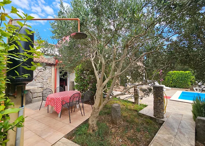 Kate, With A Private Swimming Pool And Garden Vilă *