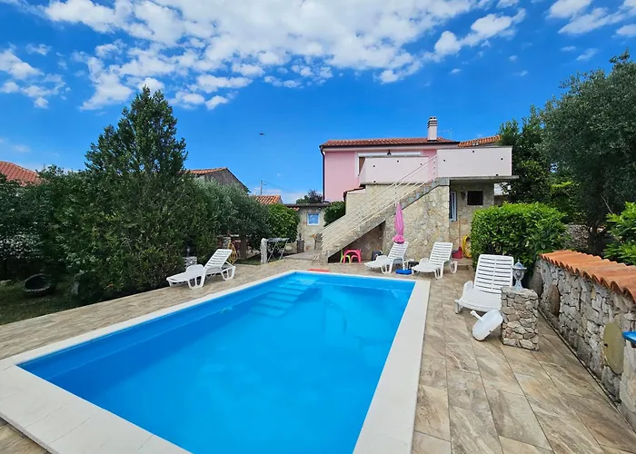 Kate, With A Private Swimming Pool And Garden Vilă Malinska
