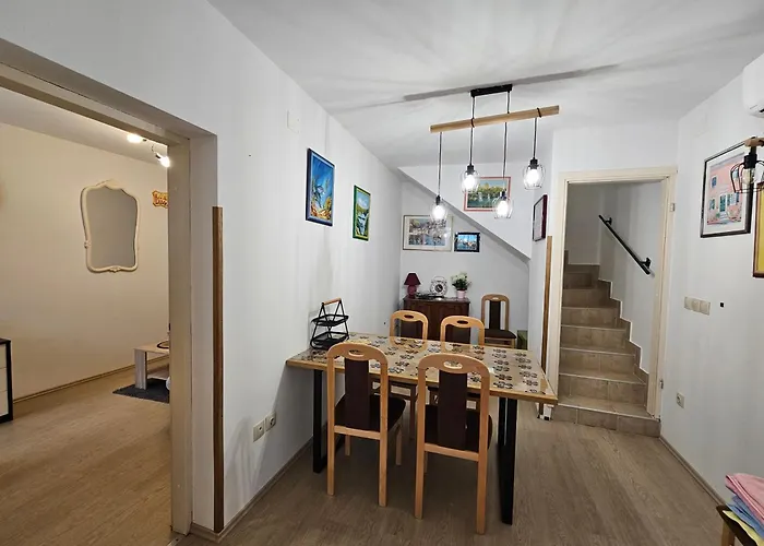 Vilă Kate, With A Private Swimming Pool And Garden